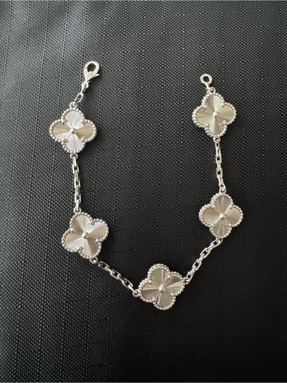 18k solid white gold VCA style